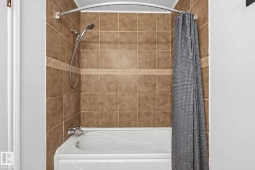 234 Dickinsfield Court Nw, Edmonton, AB - Indoor Photo Showing Bathroom