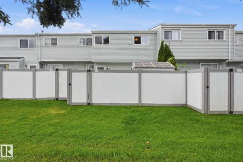 234 Dickinsfield Court Nw, Edmonton, AB - Outdoor