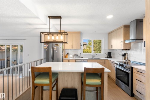 10612 10 Avenue Nw, Edmonton, AB - Indoor Photo Showing Kitchen With Upgraded Kitchen