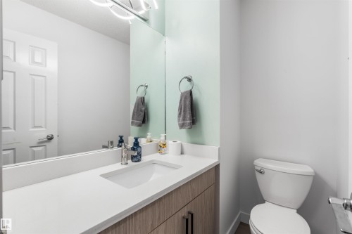 10612 10 Avenue Nw, Edmonton, AB - Indoor Photo Showing Bathroom