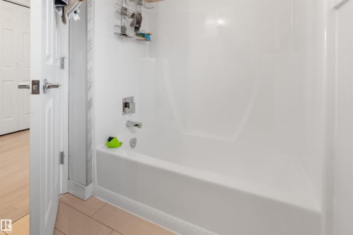 10612 10 Avenue Nw, Edmonton, AB - Indoor Photo Showing Bathroom