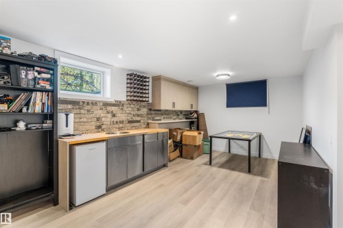 10612 10 Avenue Nw, Edmonton, AB - Indoor