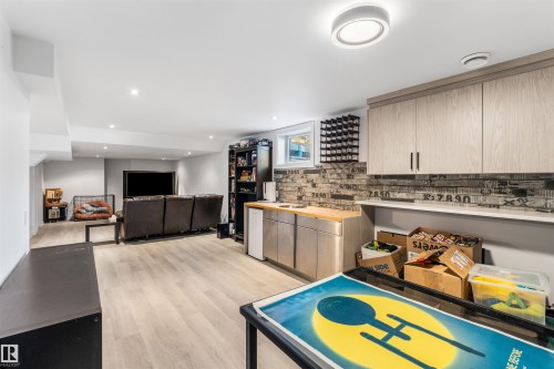 10612 10 Avenue Nw, Edmonton, AB - Indoor