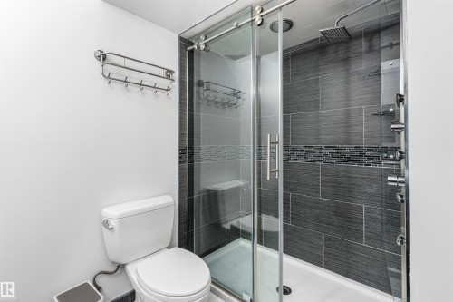 10612 10 Avenue Nw, Edmonton, AB - Indoor Photo Showing Bathroom