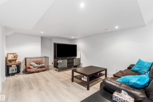 10612 10 Avenue Nw, Edmonton, AB - Indoor