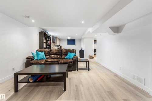 10612 10 Avenue Nw, Edmonton, AB - Indoor
