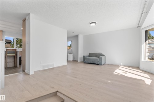 10612 10 Avenue Nw, Edmonton, AB - Indoor