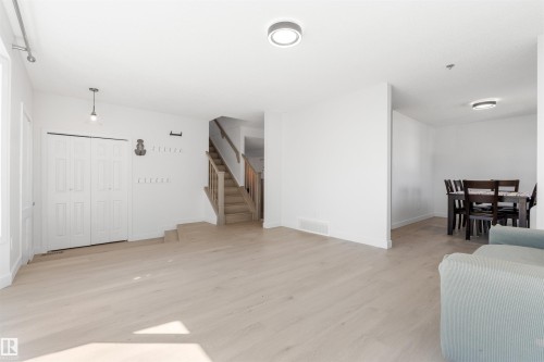 10612 10 Avenue Nw, Edmonton, AB - Indoor