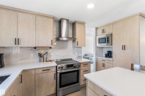 10612 10 Avenue Nw, Edmonton, AB - Indoor Photo Showing Kitchen With Upgraded Kitchen
