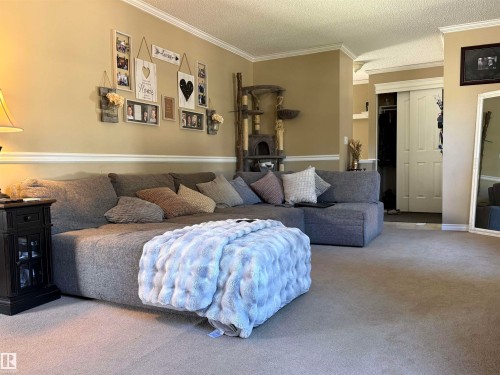 153 Maple Crescent, Wetaskiwin, AB - Indoor Photo Showing Bedroom
