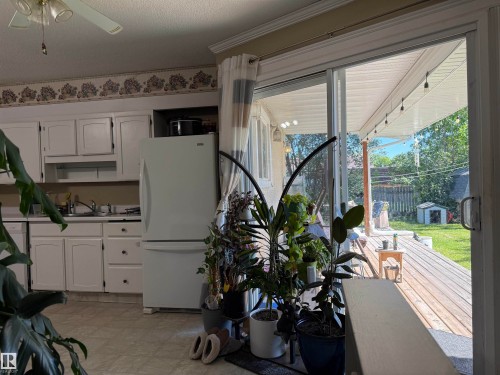 153 Maple Crescent, Wetaskiwin, AB - Indoor Photo Showing Garage