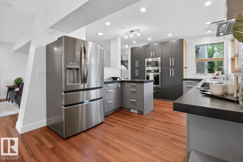 8860 93 Street Nw, Edmonton, AB - Indoor Photo Showing Kitchen With Upgraded Kitchen