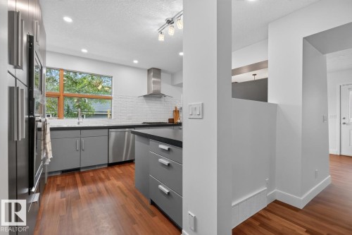 8860 93 Street Nw, Edmonton, AB - Indoor Photo Showing Kitchen With Upgraded Kitchen