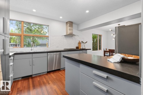 8860 93 Street Nw, Edmonton, AB - Indoor Photo Showing Kitchen With Upgraded Kitchen