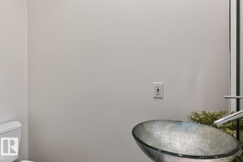 8860 93 Street Nw, Edmonton, AB - Indoor
