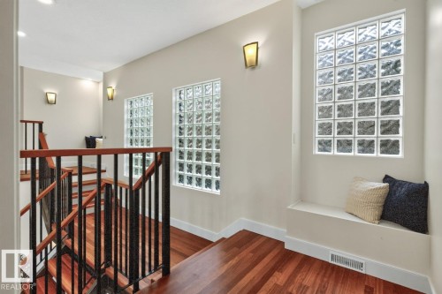 8860 93 Street Nw, Edmonton, AB - Indoor Photo Showing Other Room