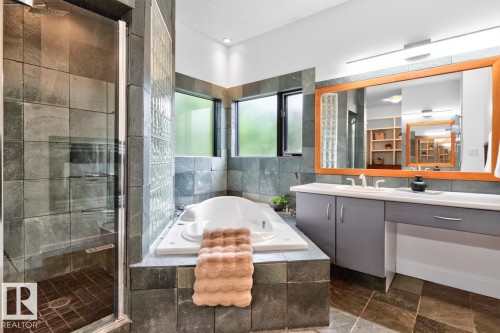 8860 93 Street Nw, Edmonton, AB - Indoor Photo Showing Bathroom