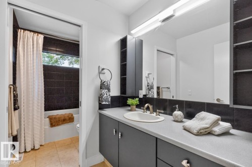 8860 93 Street Nw, Edmonton, AB - Indoor Photo Showing Bathroom