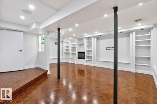 8860 93 Street Nw, Edmonton, AB - Indoor Photo Showing Other Room