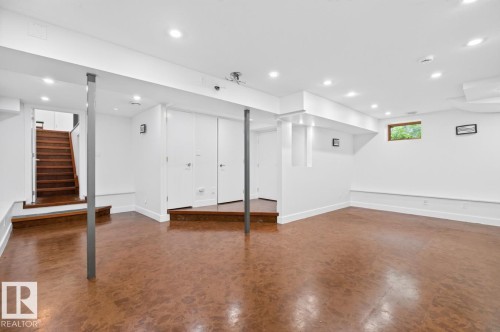 8860 93 Street Nw, Edmonton, AB - Indoor Photo Showing Other Room