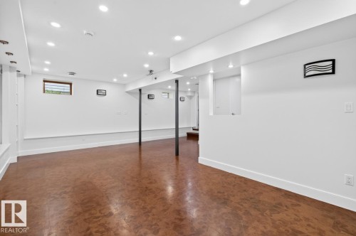 8860 93 Street Nw, Edmonton, AB - Indoor Photo Showing Other Room