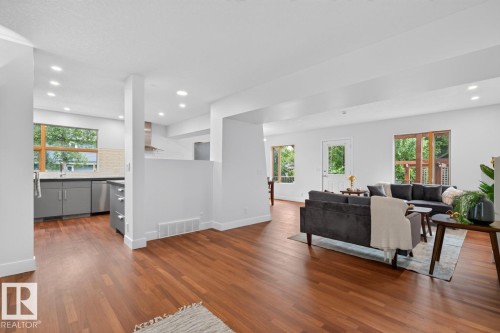 8860 93 Street Nw, Edmonton, AB - Indoor Photo Showing Living Room