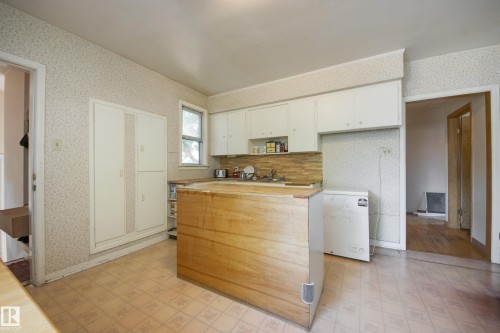 12202 127 Street Nw, Edmonton, AB - Indoor