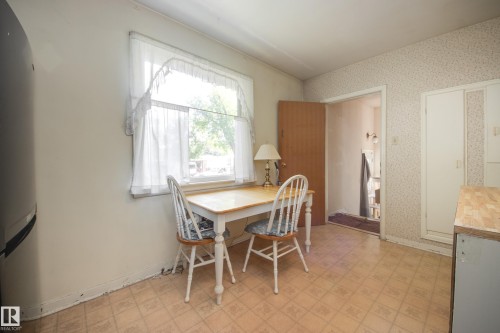 12202 127 Street Nw, Edmonton, AB - Indoor Photo Showing Dining Room
