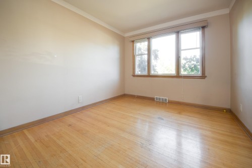 12202 127 Street Nw, Edmonton, AB - Indoor Photo Showing Other Room