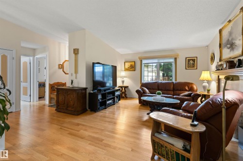 #1 10 Grange Dr, St. Albert, AB - Indoor Photo Showing Living Room