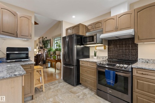 #1 10 Grange Dr, St. Albert, AB - Indoor Photo Showing Kitchen