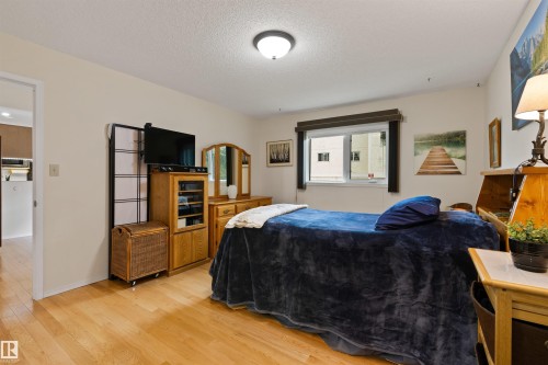 #1 10 Grange Dr, St. Albert, AB - Indoor Photo Showing Bedroom