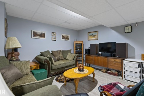 #1 10 Grange Dr, St. Albert, AB - Indoor Photo Showing Living Room