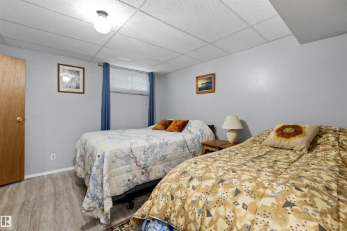 #1 10 Grange Dr, St. Albert, AB - Indoor Photo Showing Bedroom