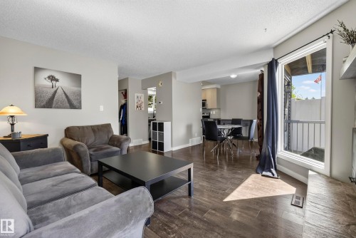 3522 42 Street Nw, Edmonton, AB - Indoor Photo Showing Living Room
