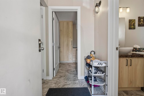 3522 42 Street Nw, Edmonton, AB - Indoor