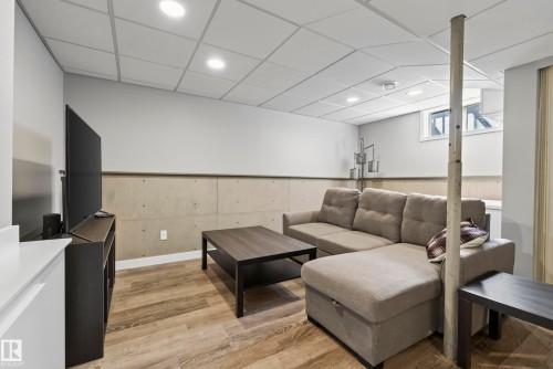 3522 42 Street Nw, Edmonton, AB - Indoor