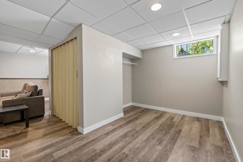 3522 42 Street Nw, Edmonton, AB - Indoor Photo Showing Other Room