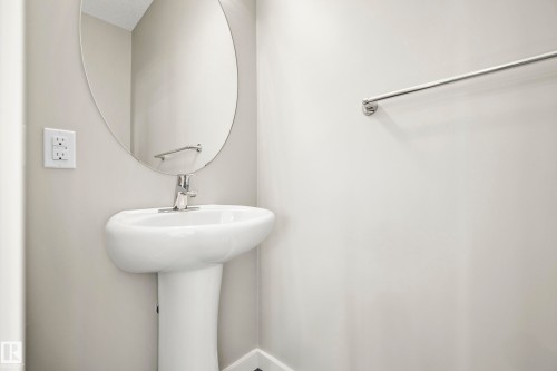#82 2803 James Mowatt Trail Sw, Edmonton, AB - Indoor Photo Showing Bathroom