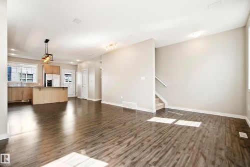 #82 2803 James Mowatt Trail Sw, Edmonton, AB - Indoor Photo Showing Living Room
