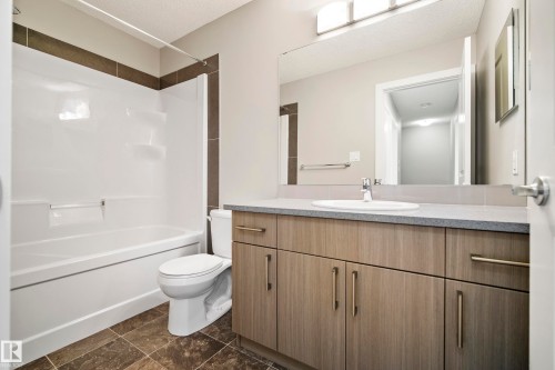 #82 2803 James Mowatt Trail Sw, Edmonton, AB - Indoor Photo Showing Bathroom