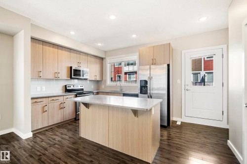 #82 2803 James Mowatt Trail Sw, Edmonton, AB - Indoor Photo Showing Kitchen