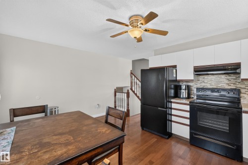 2 Woodside Crescent, Spruce Grove, AB - Indoor Photo Showing Kitchen