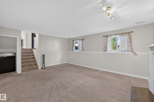 2 Woodside Crescent, Spruce Grove, AB - Indoor Photo Showing Other Room