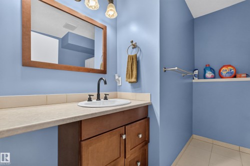 2 Woodside Crescent, Spruce Grove, AB - Indoor Photo Showing Bathroom
