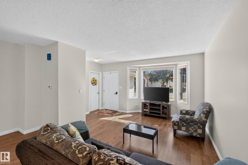 2 Woodside Crescent, Spruce Grove, AB - Indoor Photo Showing Living Room