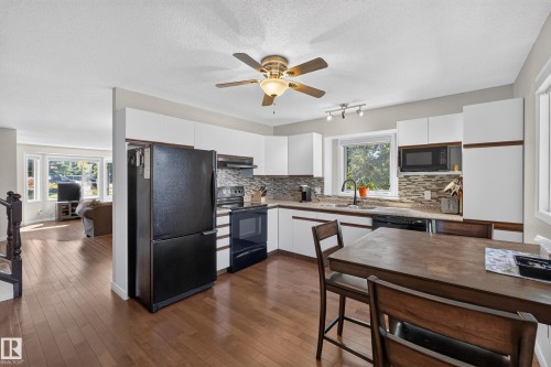 2 Woodside Crescent, Spruce Grove, AB - Indoor Photo Showing Kitchen With Double Sink
