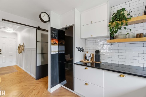 11840 St Albert Trail Nw, Edmonton, AB - Indoor Photo Showing Kitchen