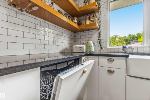 11840 St Albert Trail Nw, Edmonton, AB - Indoor