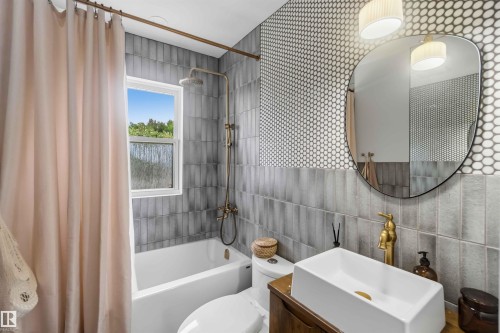 11840 St Albert Trail Nw, Edmonton, AB - Indoor Photo Showing Bathroom